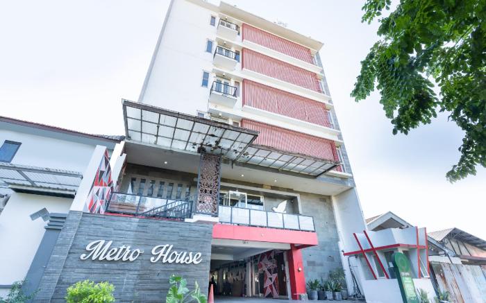 Super OYO Flagship 91863 Metro House