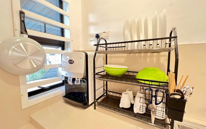 DeMUJI2 6PAX CentralTown in AirPutih, Netflix, AC