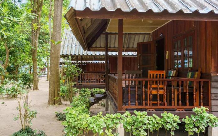 SB Fan Bungalow : 3 Pax (A6)