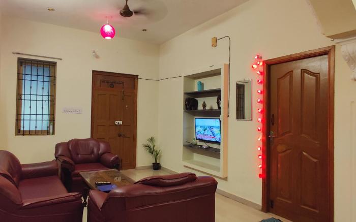 D Square home stays near white town