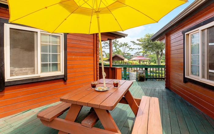 Taean loghouse pension