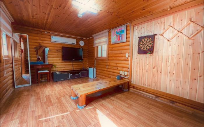 Taean loghouse pension