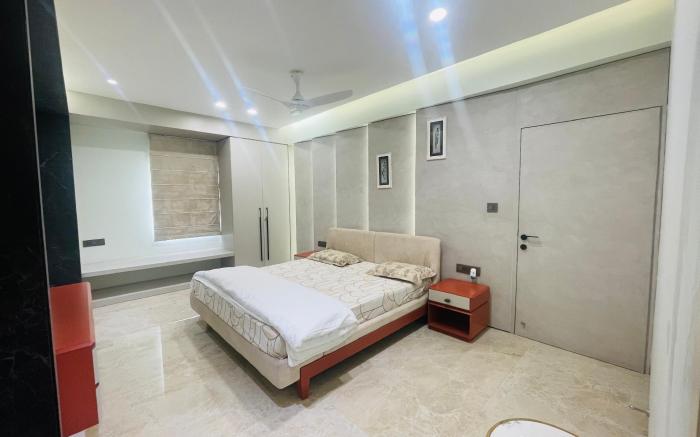 Woodlands Apt. Full furnished Luxury Apt w/Balcony
