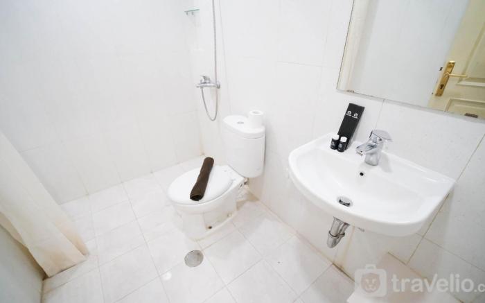 Homey 2BR Extra Room at Taman Beverly By Travelio