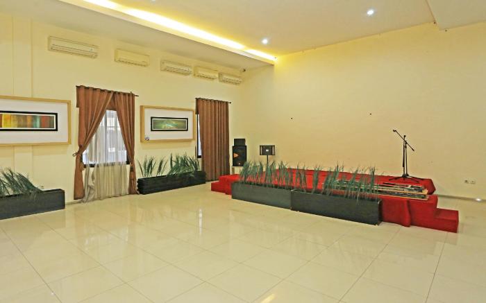 Super OYO Townhouse OAK Hotel Fiducia Serpong