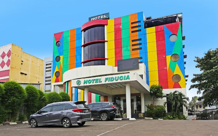 Super OYO Townhouse OAK Hotel Fiducia Serpong