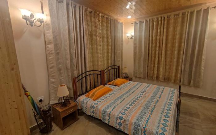 Private Cottage near Mall Road + Mountain View