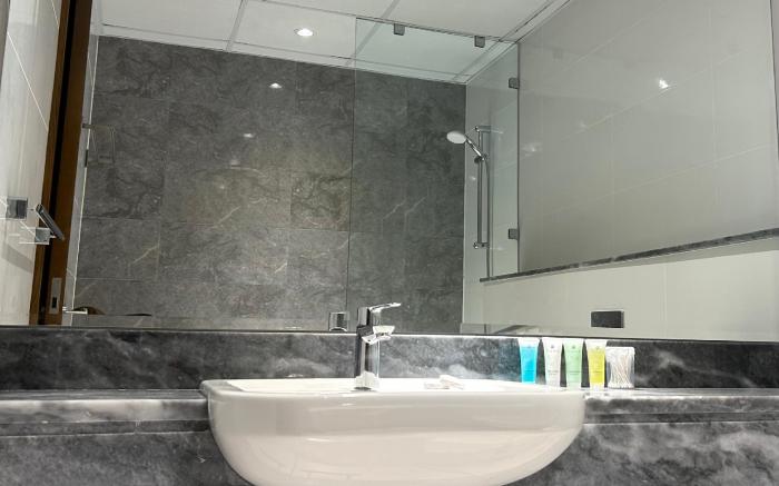 Stunning 1Bedroom with balcony in Al Habtoor city 