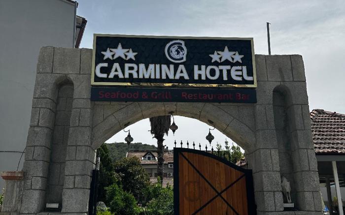 Carmina Hotel