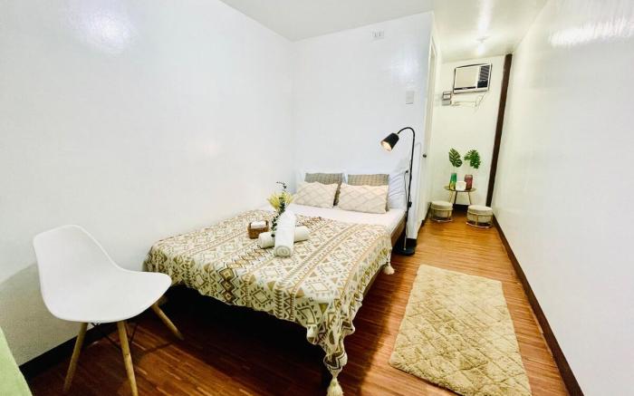 Amancio's Balai Minimalist Room in the CityProper!