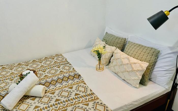 Amancio's Balai Minimalist Room in the CityProper!