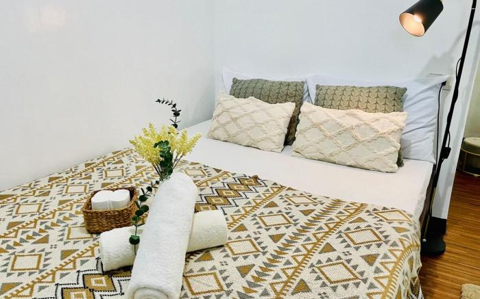 Amancio's Balai Minimalist Room in the CityProper!