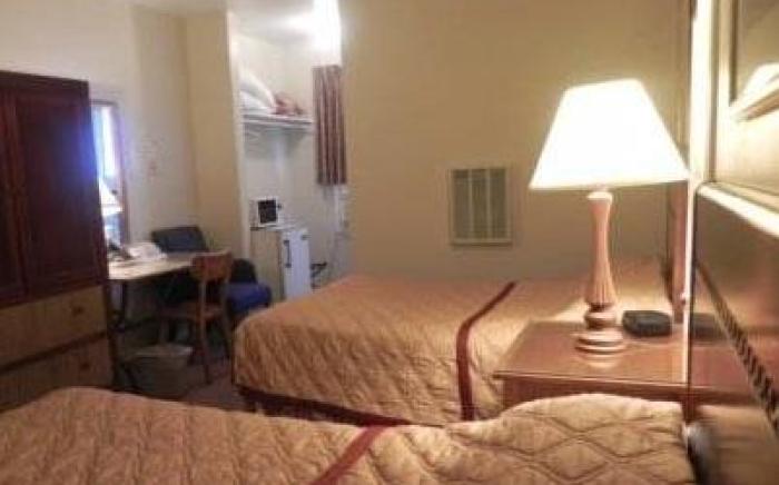 Cardinal Court Motel