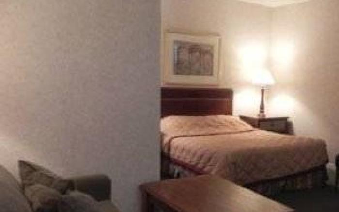 Cardinal Court Motel