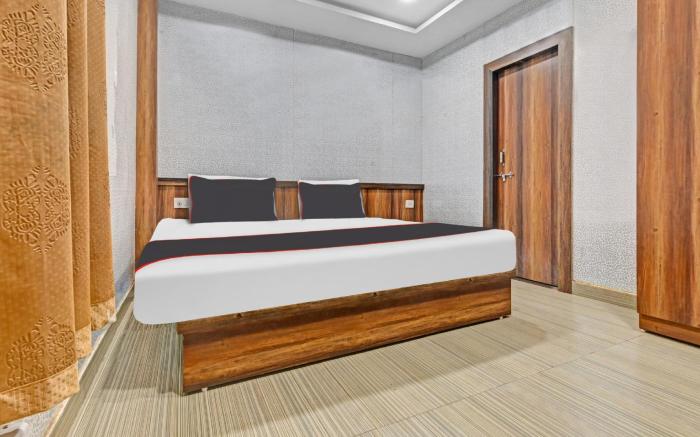 Collection O Mohan Paradise