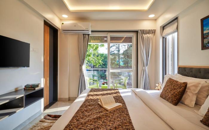 Drizzle Resort with Swimming pool Near Maapro Garden 