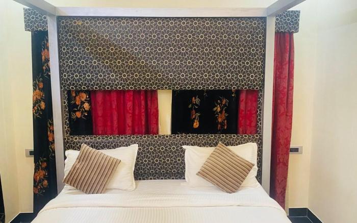 Lotus 301 - Premium honeymoon suite with bathtub