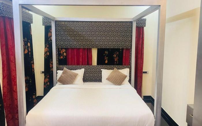 Lotus 301 - Premium honeymoon suite with bathtub