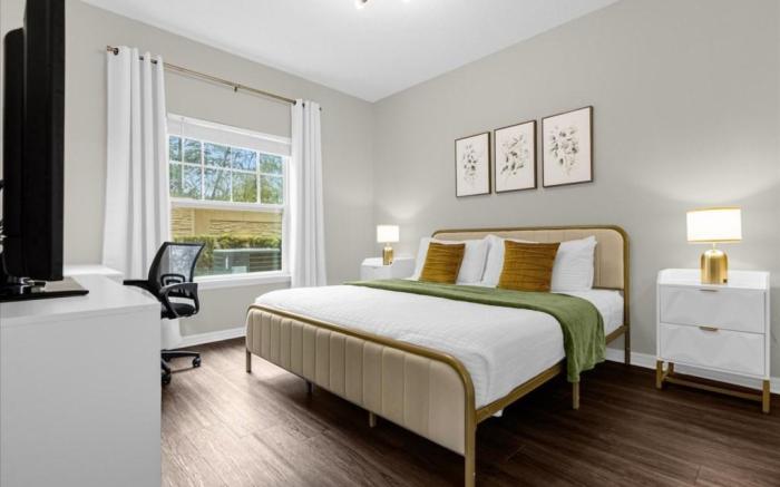 Bedrooms 3 Bathrooms West Lucaya 3200 OL