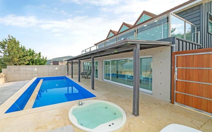 Pool Villa Maru