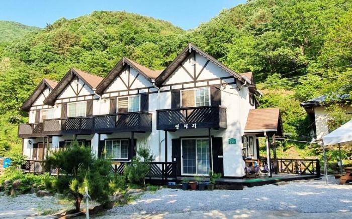 Jirisan yeonliji pension