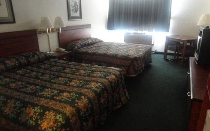 Super 7 Inn Tecumseh
