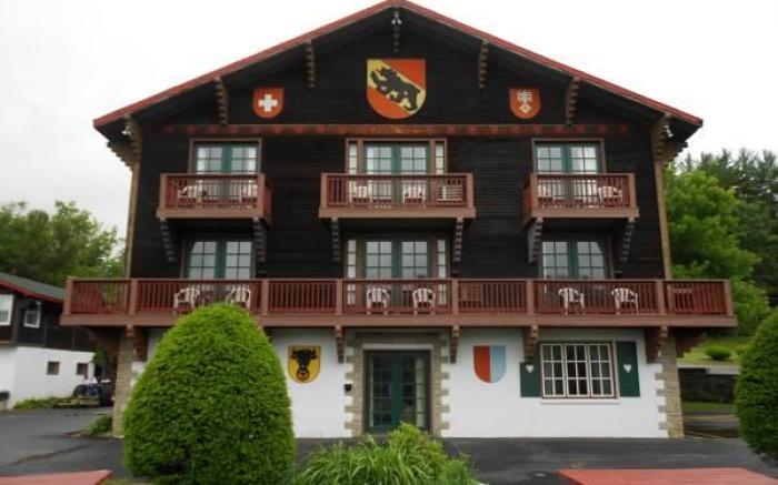 Swiss Chalets Village Inn