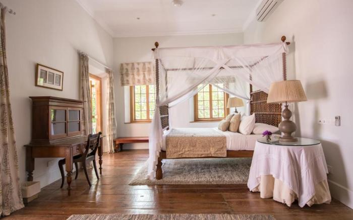 Taru Villas Rampart Street 