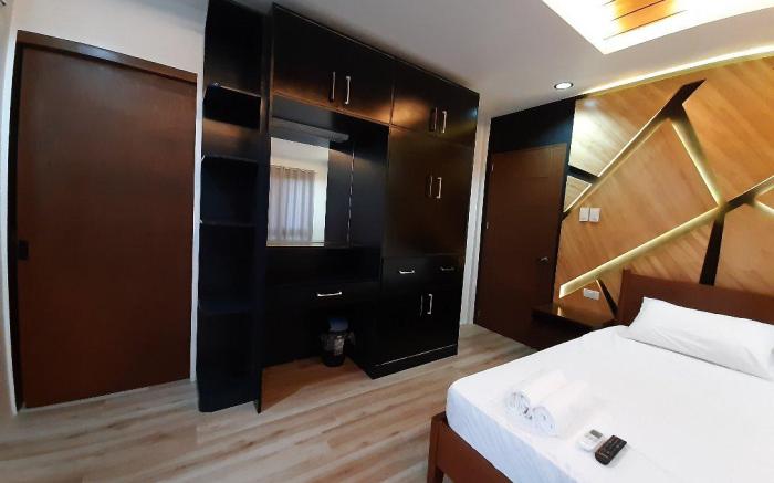 Private Room In An Amazing House-Right Next to CWC