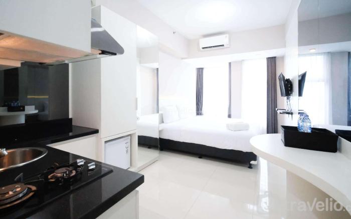 Nice Comfy Studio at Supermall Mansion By Travelio