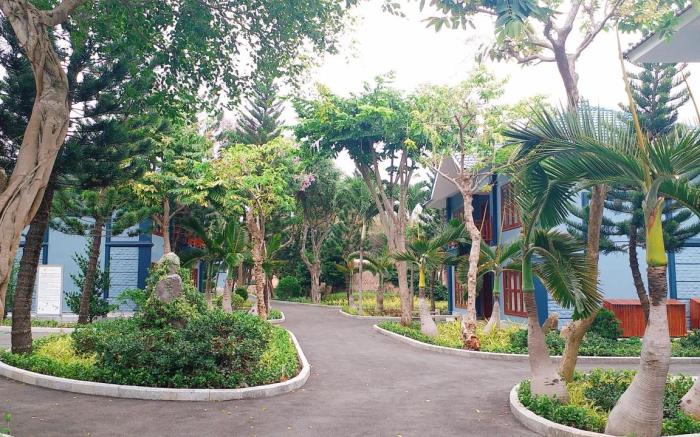 Tran Chau Beach & Resort