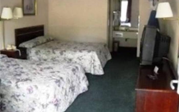 Camilla Inn & Suites