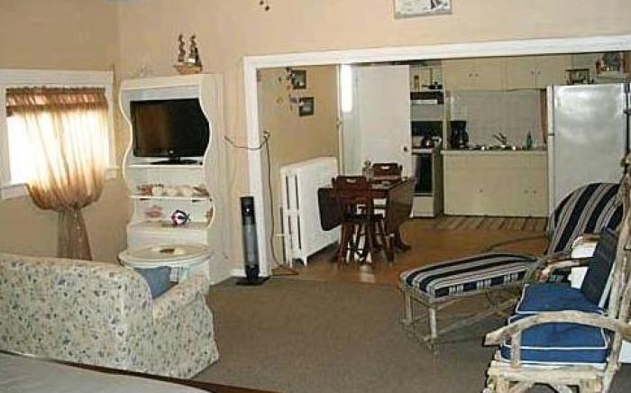 Canalside Restaurant & Inn