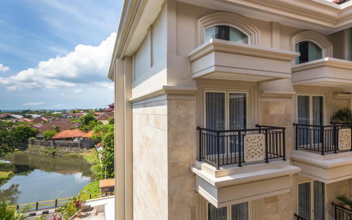 Alron Hotel Kuta Powered by Archipelago