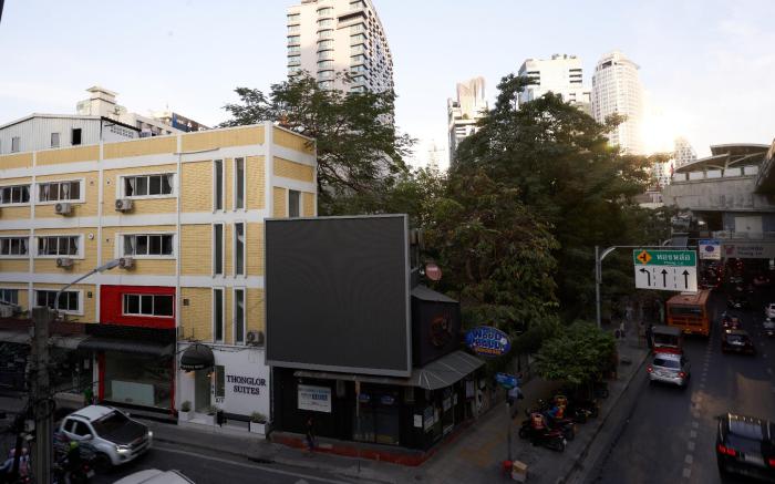 Thonglor Suites Hotel