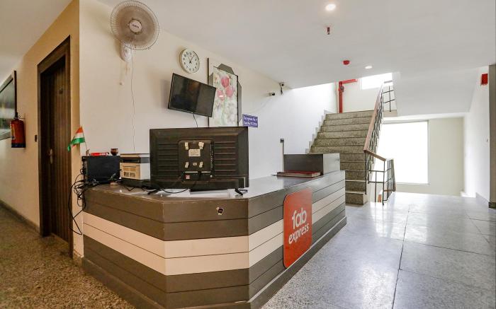 FabHotel F9 Sector 58