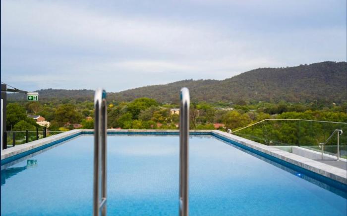 The Hamptons -  Lux 2 Bed 2 Bath Central Location