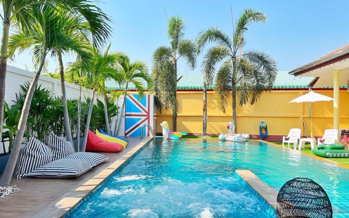Spacious 4 BR Villa, Jacuzzi, Pet Friendly Pattaya