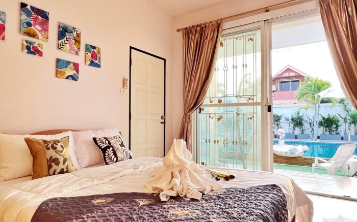 Spacious 4 BR Villa, Jacuzzi, Pet Friendly Pattaya