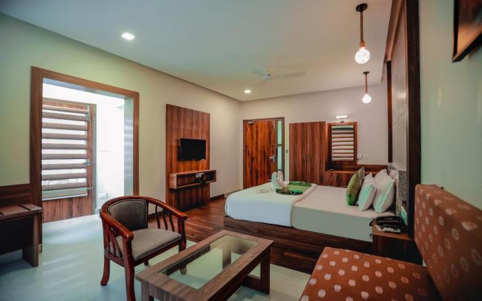 Athirappilly POLARIS - Riverside Pool Resort