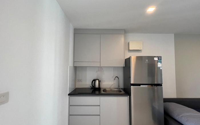 Mantra Beach Condominium Studio Sofabed - M183