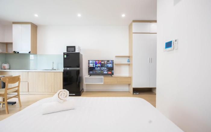 Studio lake view Vinhomes Dcapital in Cau Giay