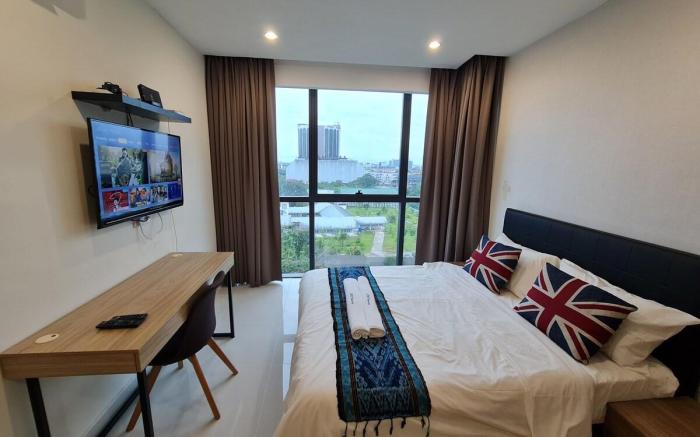 Lovely Kozi Square Studio Bedroom with Pool LV5D