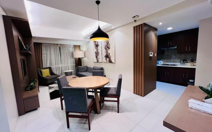 Apartment Ayala Big High Ceiling