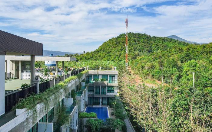 Rainforest Hotel by NSUN