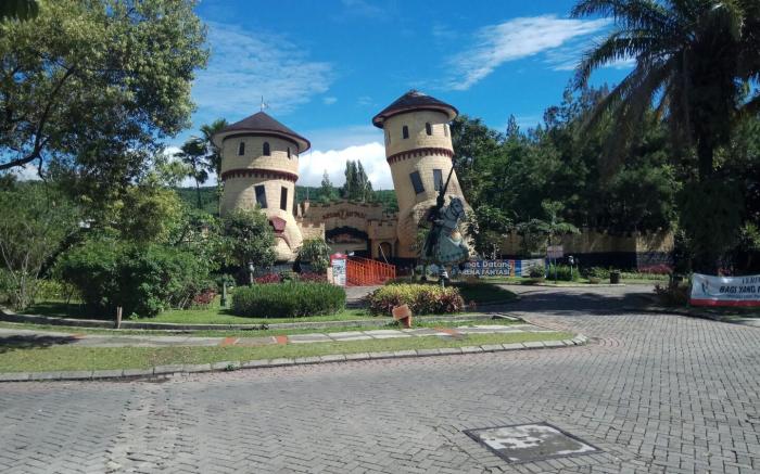Villa kota bunga 5 +1 br & private pool