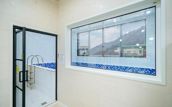 Gapyeong Laonforet Kids Poolvilla