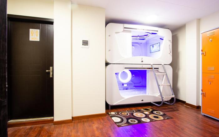 CAPSULE HOSTEL