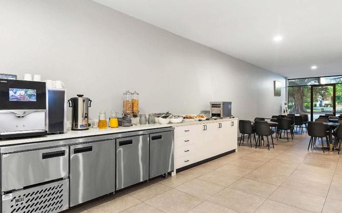 Breakfree Sydney on Broadway