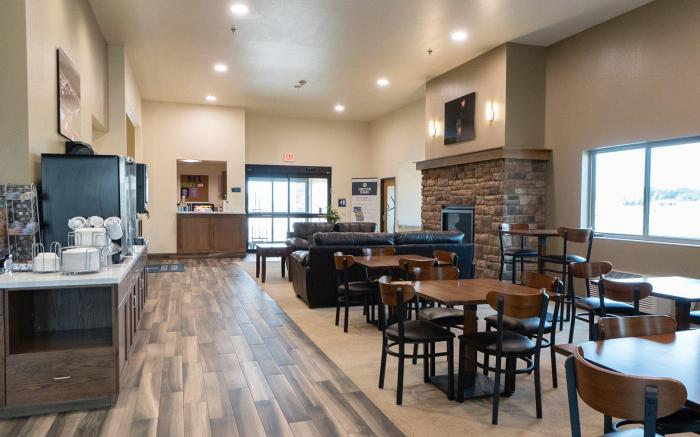Cobblestone Inn and Suites Sheldon